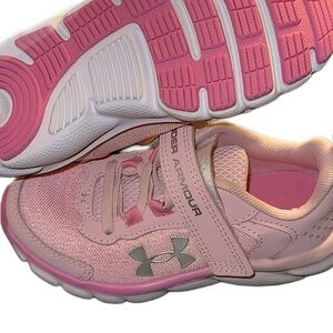 Size 11 little kids - brand new - under armour tennis shoes